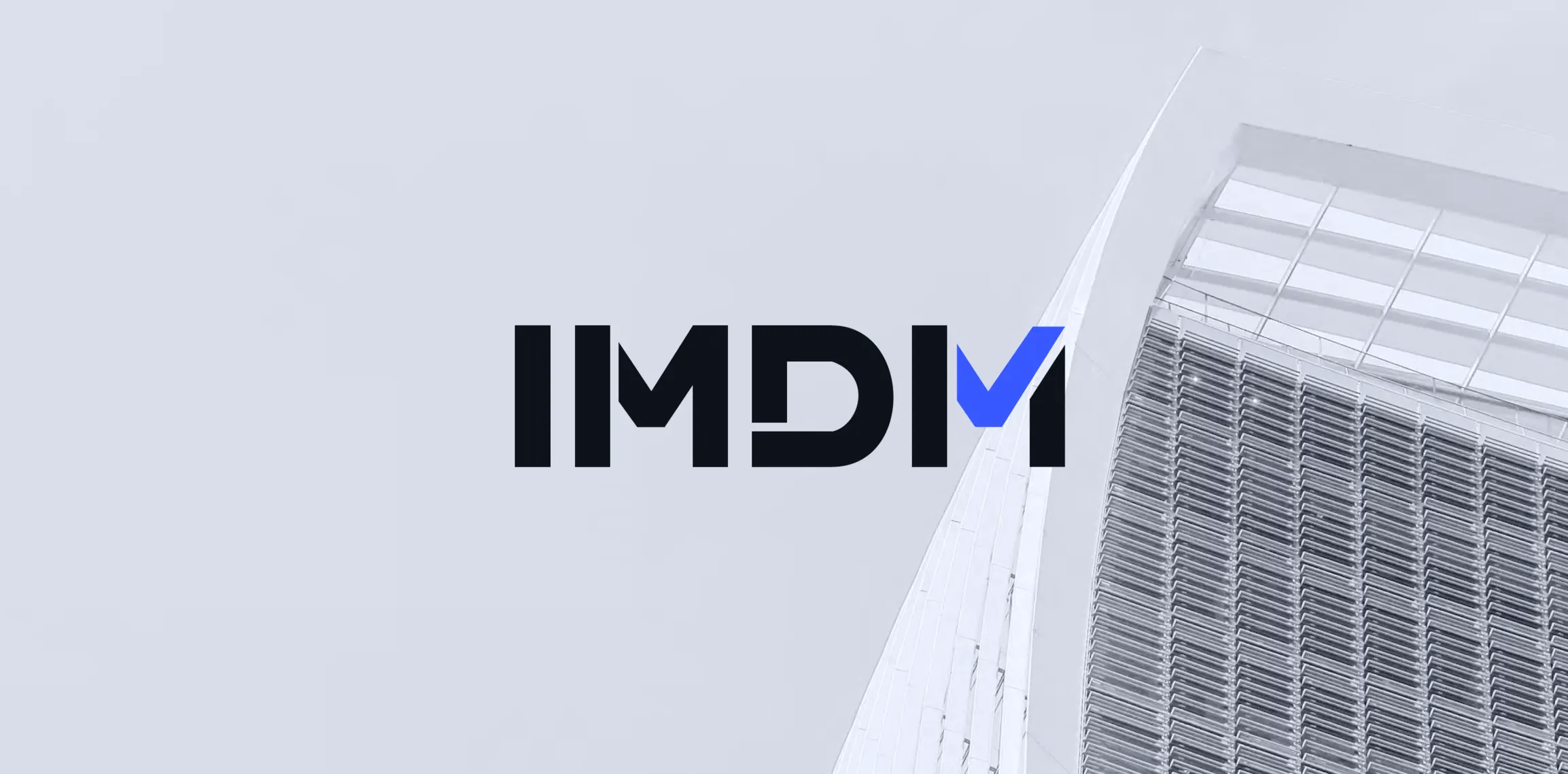 Logo IMDM sur fond architectural moderne
